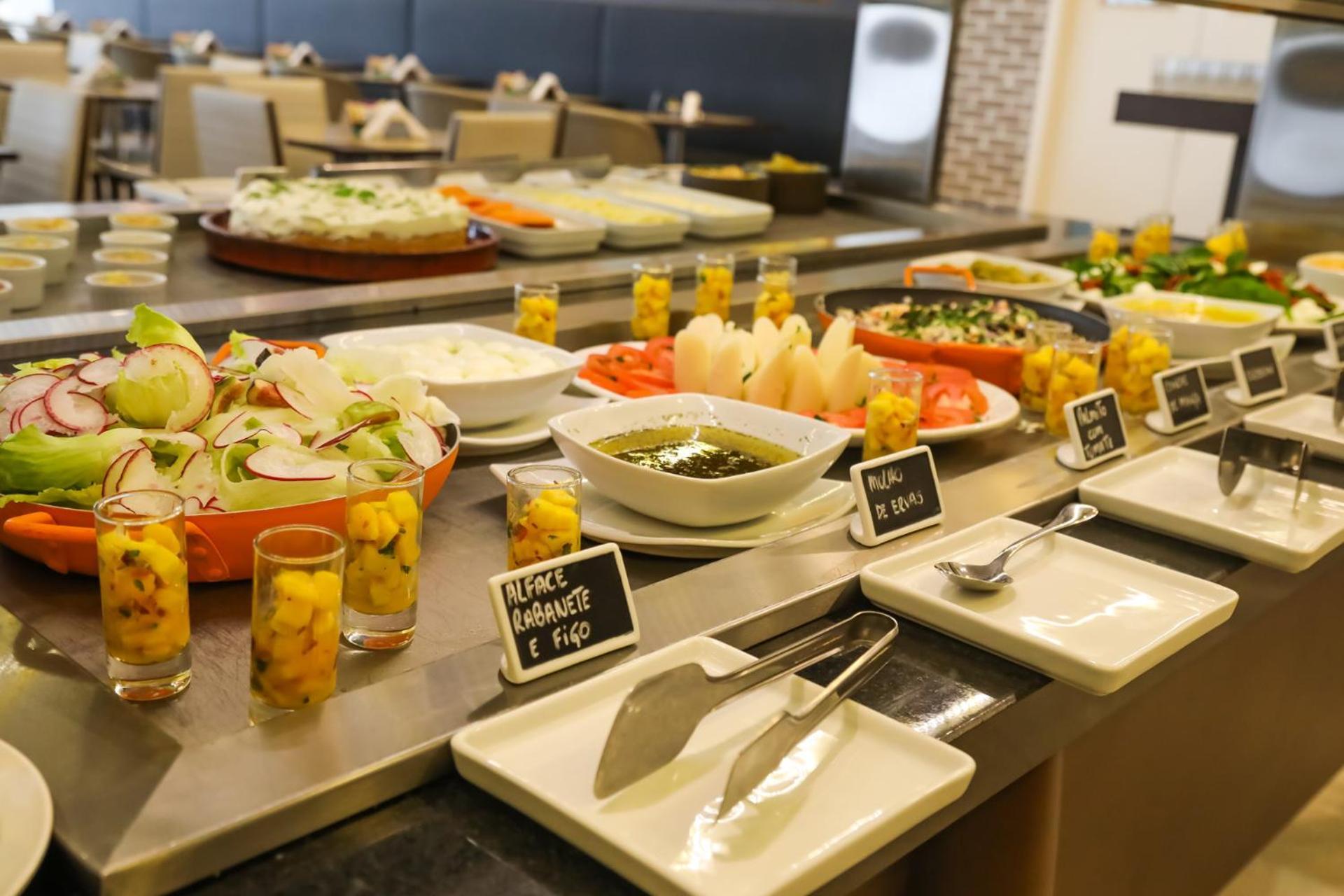 Tryp By Wyndham Ribeirao Preto Hotel Екстериор снимка A salad bar
