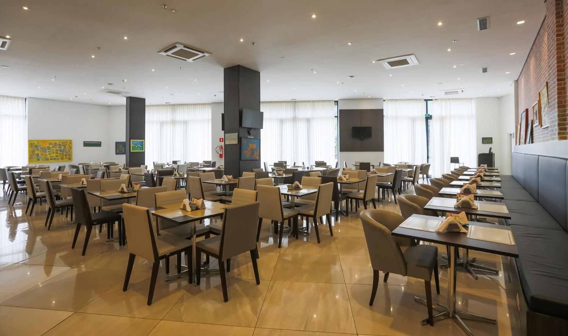 Tryp By Wyndham Ribeirao Preto Hotel Екстериор снимка The dining room at the airport