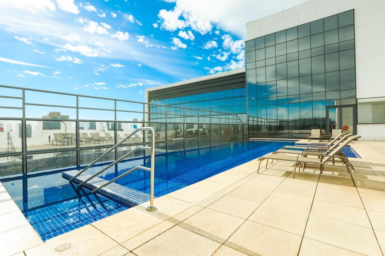 Tryp By Wyndham Ribeirao Preto Hotel Екстериор снимка Rooftop pool at the hotel