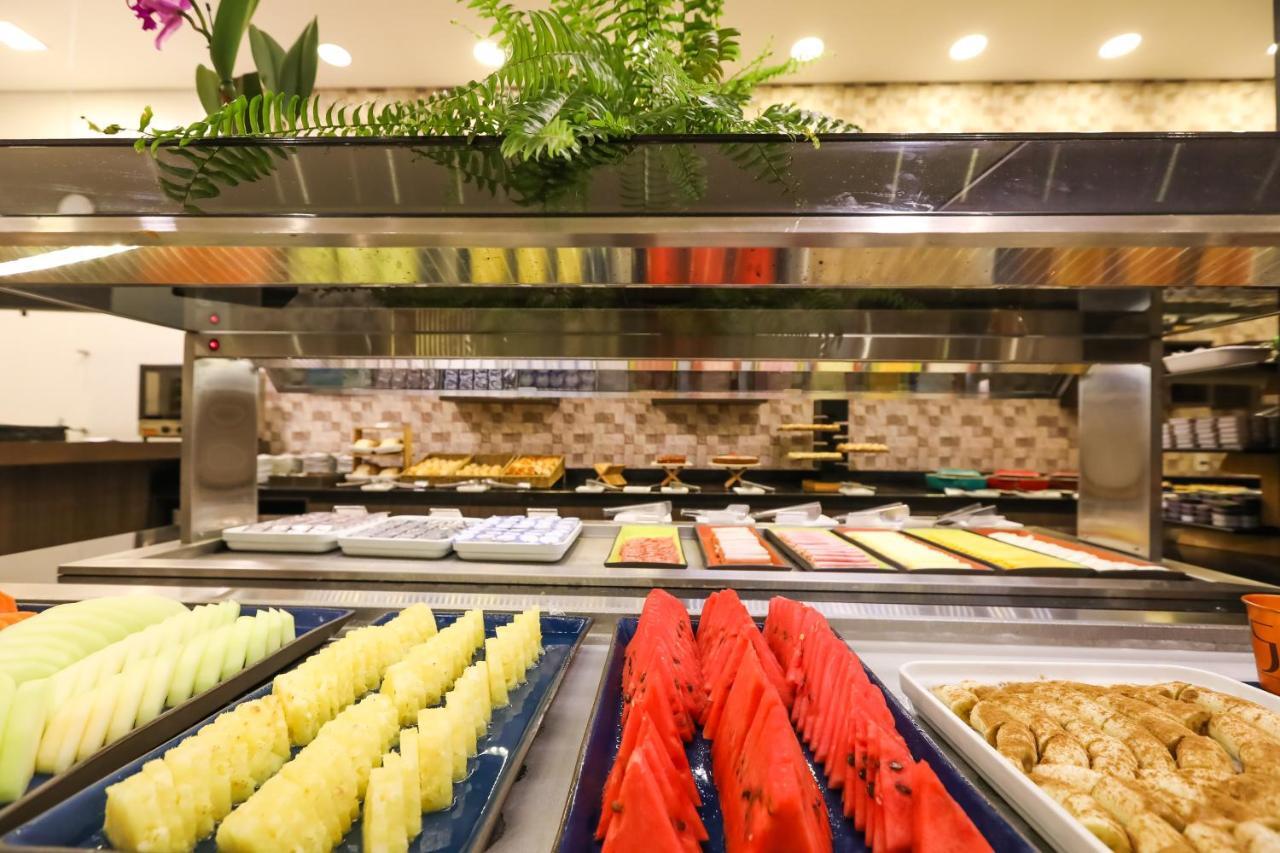 Tryp By Wyndham Ribeirao Preto Hotel Екстериор снимка A buffet at a hotel
